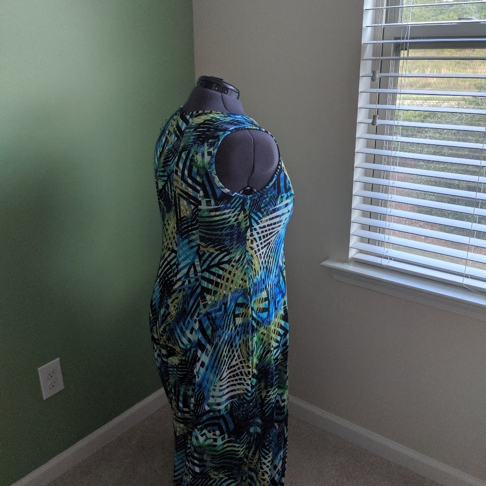 Dress - Picture 3 of 3